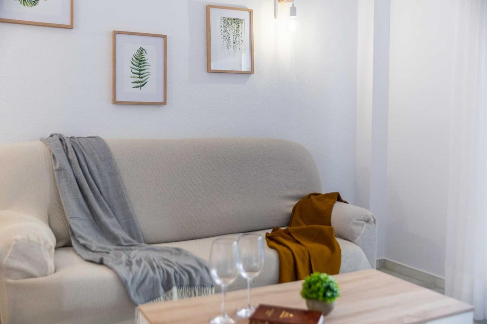 Fuengirola Los Boliches Paseo Maritimo Rey De Espana Esquina Lope De Vega 1 Dormitorio Mas Sofa Cama Salon Mas Cama Supletoria ภายนอก รูปภาพ